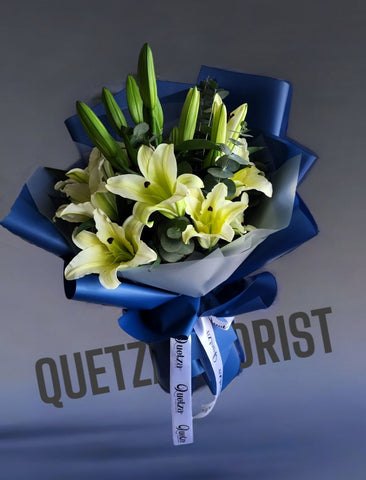Bleu de Lys Hand Bouquet